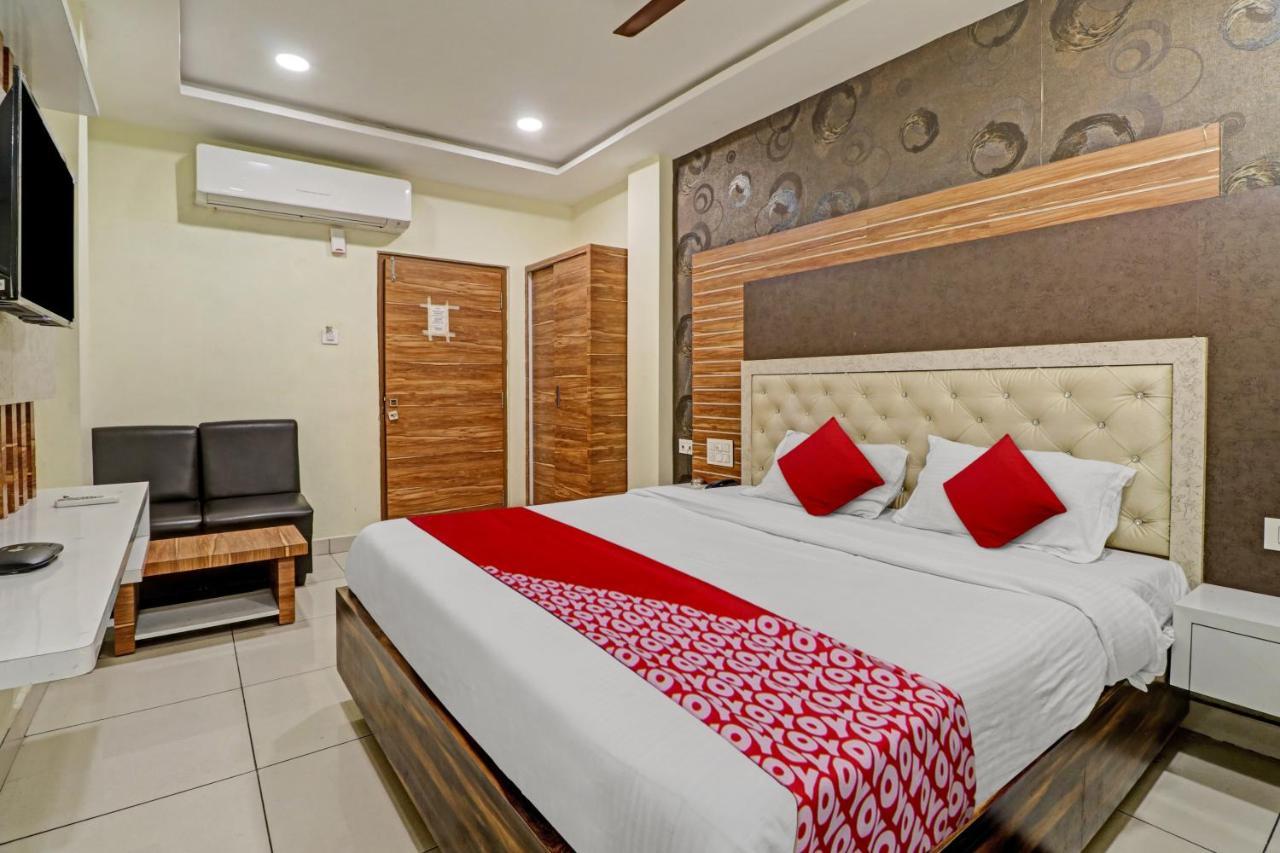 Hotel O Aditya Grand Inn Guntūr Екстериор снимка