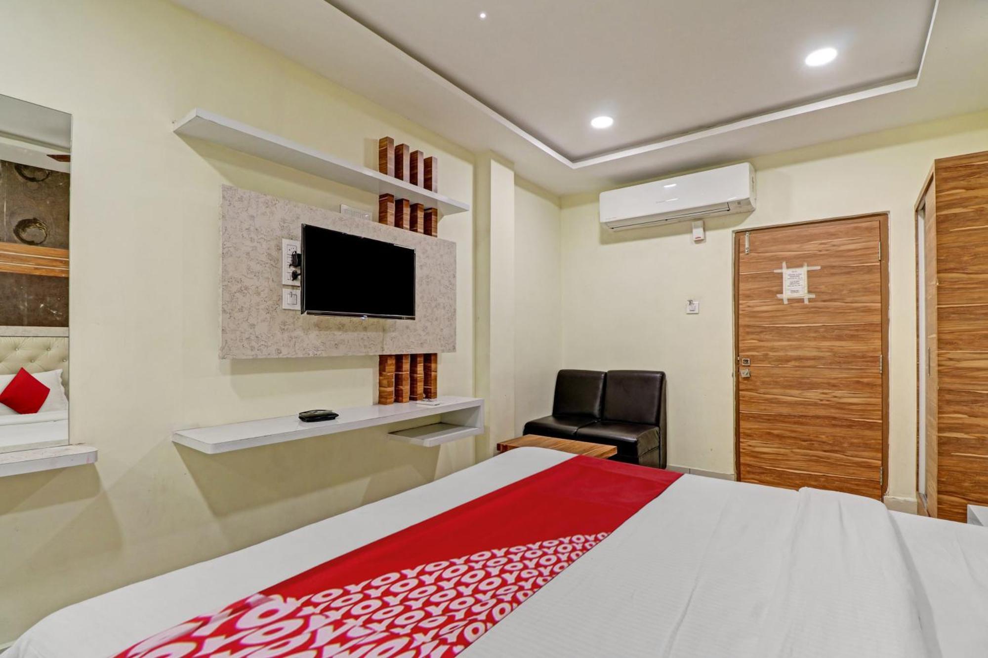 Hotel O Aditya Grand Inn Guntūr Екстериор снимка