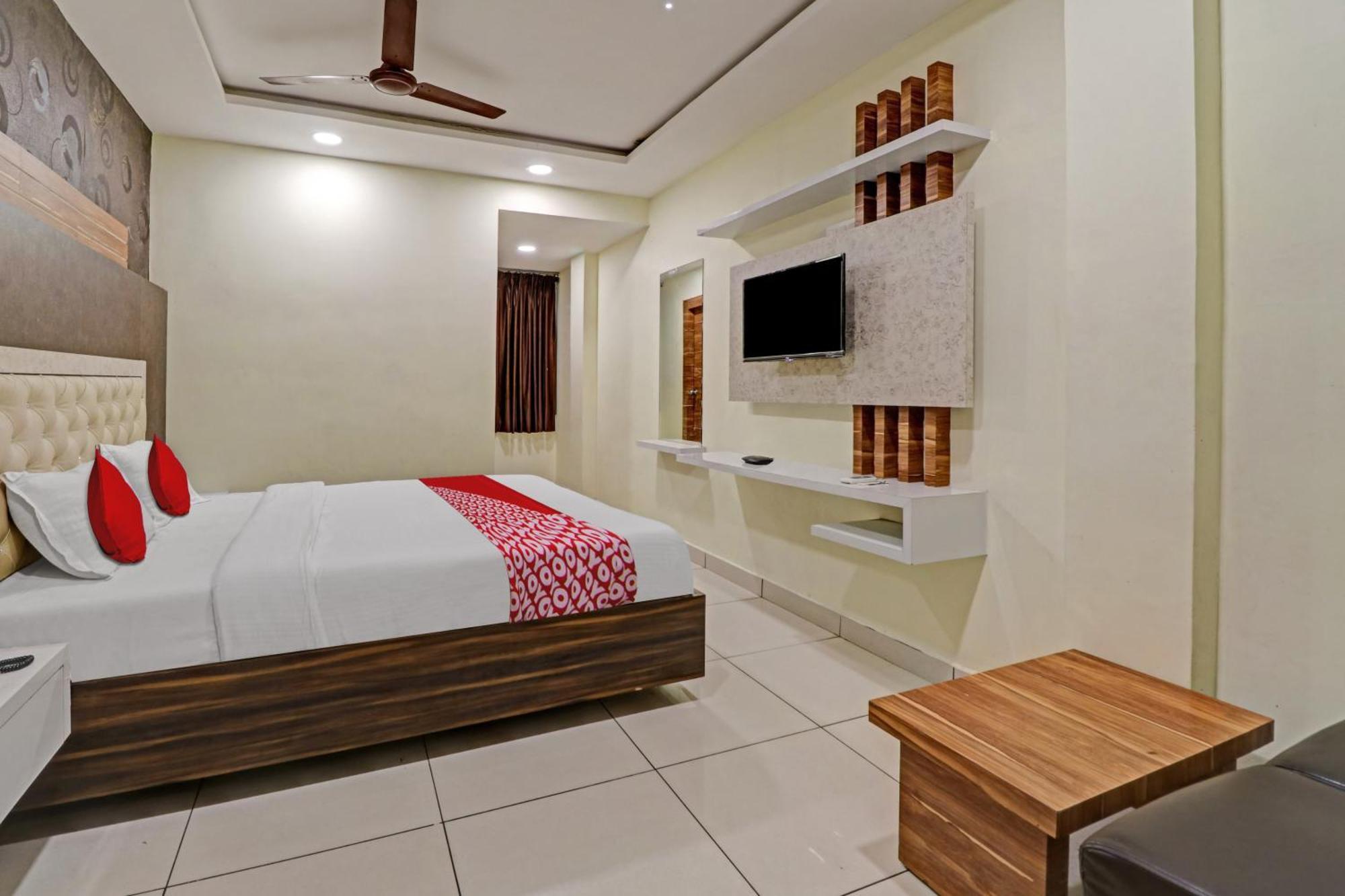 Hotel O Aditya Grand Inn Guntūr Екстериор снимка
