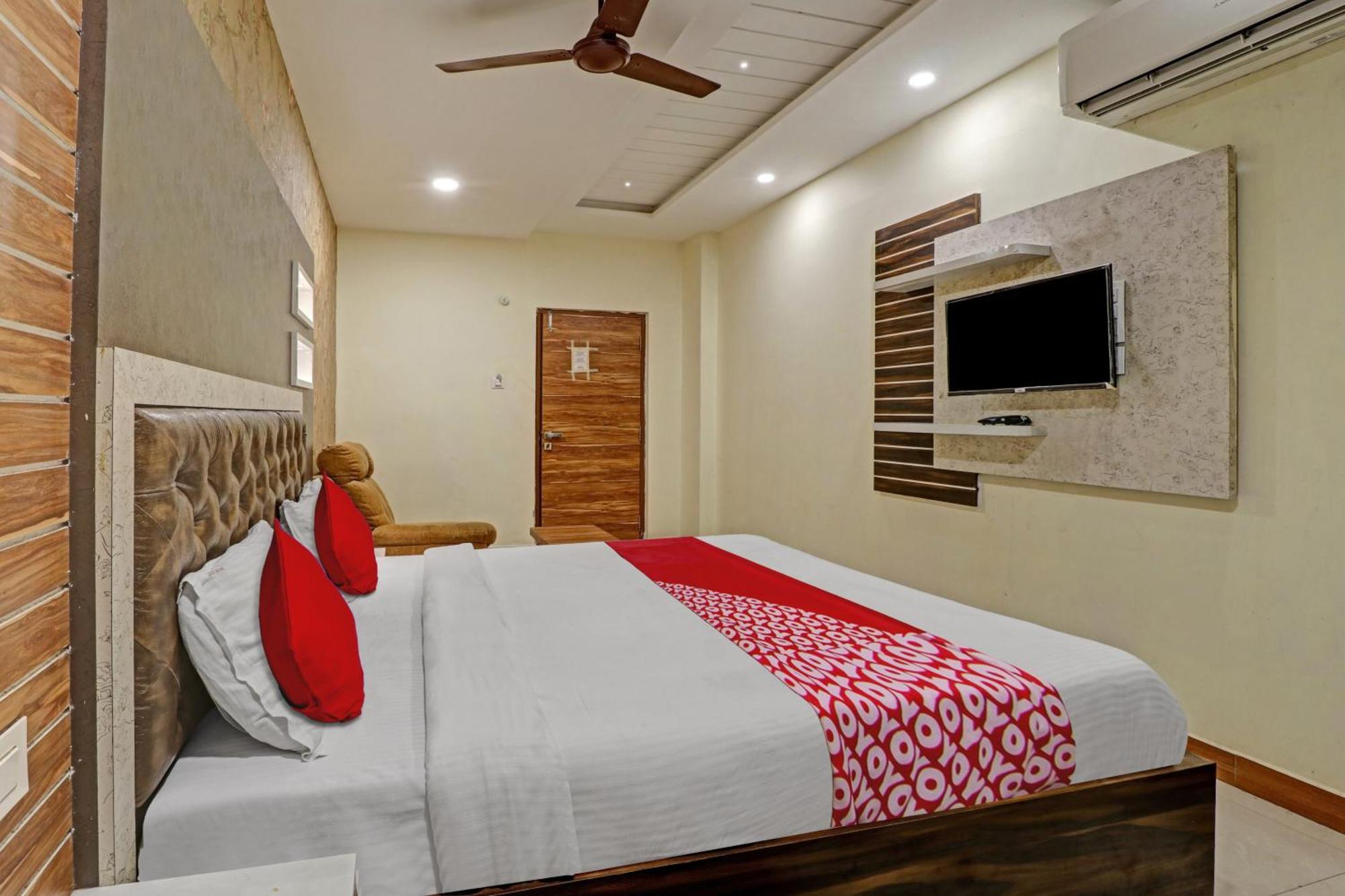 Hotel O Aditya Grand Inn Guntūr Екстериор снимка