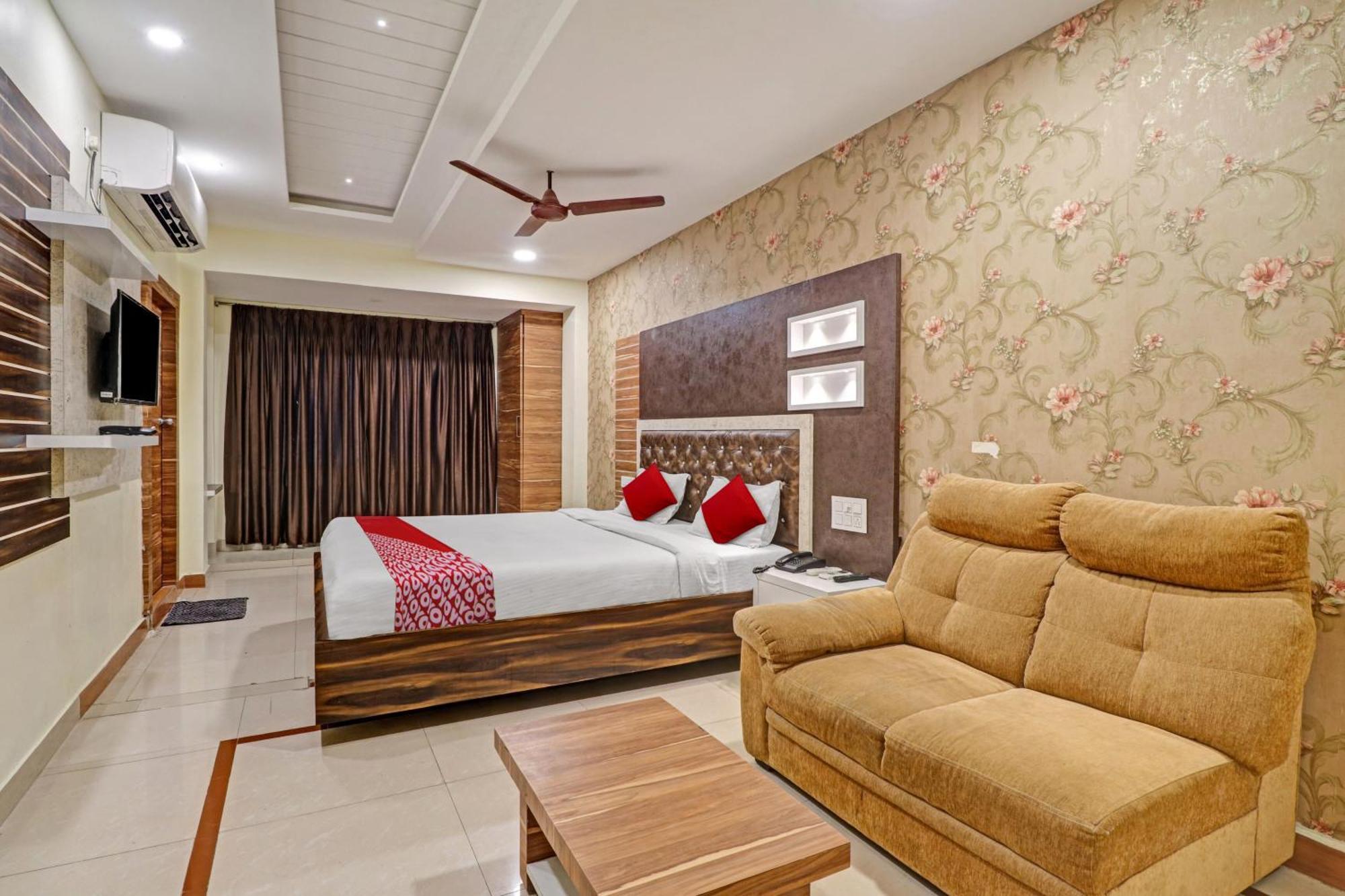 Hotel O Aditya Grand Inn Guntūr Екстериор снимка